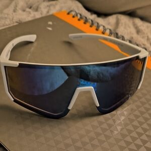 Nwot Eastern white sunglasses